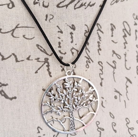 Necklace, “Tree of Life” Medallion, NWOT - Picture 3 of 16
